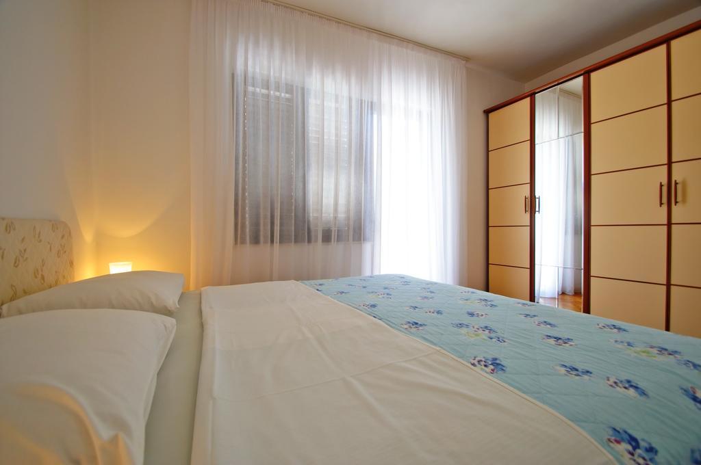 Hella Apartments Trogir Chambre photo